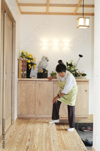 Photo: 関節痛に悩む女性 関節痛に悩む女性