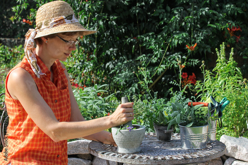 Photo: Verarbeiten von Kräutern, Kräutergarten Verarbeiten von Kräutern, Kräutergarten