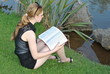 Foto: Student Studying Holy Bible Student Studying Holy Bible