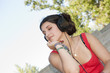 Foto: Portrait d'une lycéenne écoutant de la musique Portrait d'une lycéenne écoutant de la musique