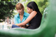 Foto: college students studying on textbook in park college students studying on textbook in park