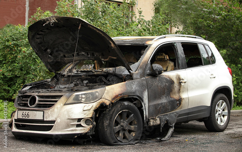 Photo: street crime set on fire car Volkswagen street crime set on fire car Volkswagen