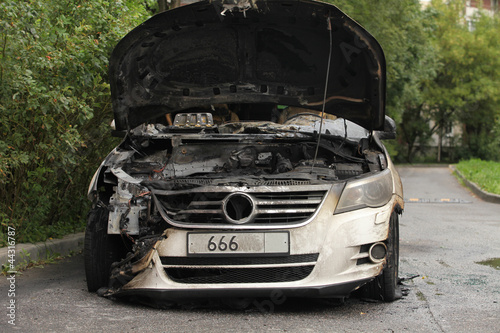 Photo: street crime set on fire car Volkswagen street crime set on fire car Volkswagen