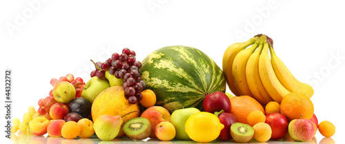 Foto: Assortment of exotic fruits isolated on white Assortment of exotic fruits isolated on white