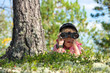 Foto: Little girl looking through binoculars with a surprised face Little girl looking through binoculars with a surprised face