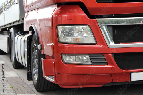 Photo: roter neuer LKW roter neuer LKW