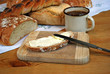 Butterstulle mit Kaffe