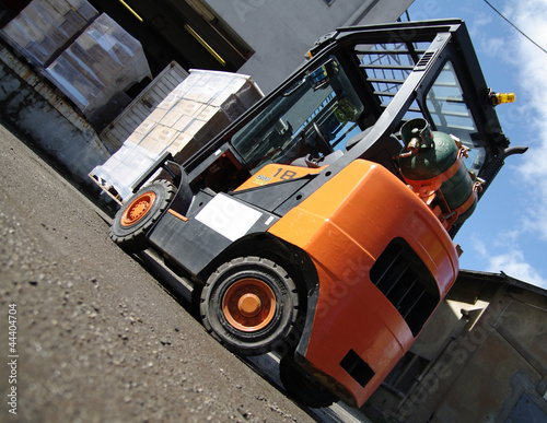 Photo: transport logistique - déchargement de camion transport logistique - déchargement de camion