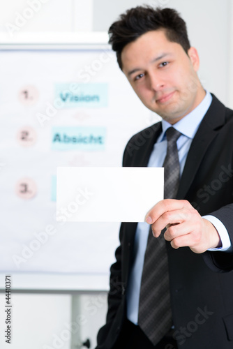 Photo: coach mit hinweisschild coach mit hinweisschild