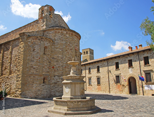 Photo: Romagna Apennines, San-Leo village antique water well Romagna Apennines, San-Leo village antique water well