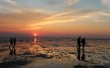 Wattwanderung bei Sonnenuntergang