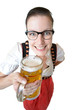 Nerd im Dirndl mit Bier