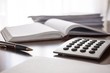 Foto: planner with pen and calculator on the table planner with pen and calculator on the table