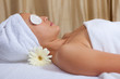 Foto: woman relaxing at spa woman relaxing at spa