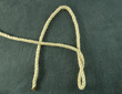 Ein "A" aus Seil gelegt
