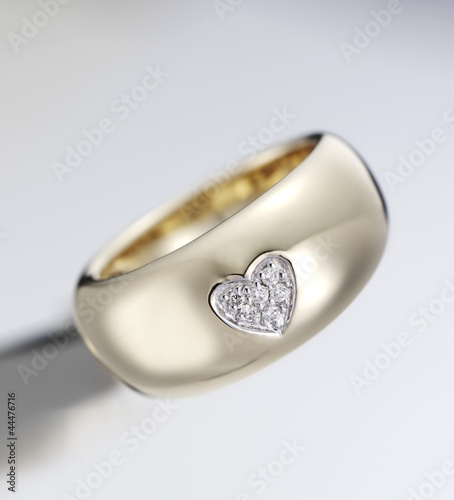 Photo: Golgring mit Diamantherz Golgring mit Diamantherz