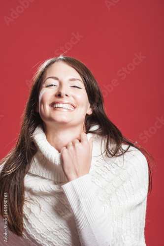 Photo: Hübsche Frau im weissen Pullover Hübsche Frau im weissen Pullover