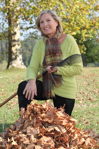 Photo: Landscape picture of woman picking up litter Landscape picture of woman picking up litter