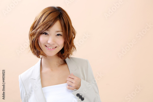 Photo: 女性・ベージュバック 女性・ベージュバック