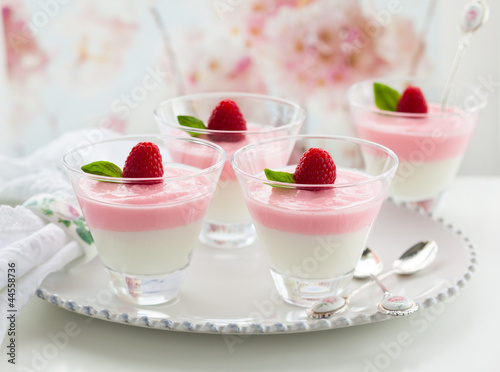Photo: Raspberry yogurt dessert Raspberry yogurt dessert
