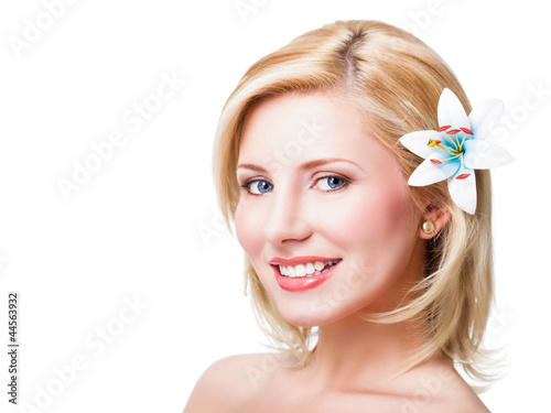 Photo: lächelnde attraktive blonde Frau lächelnde attraktive blonde Frau