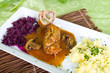 Roulade an Petersilienkartoffeln und Rotkohl