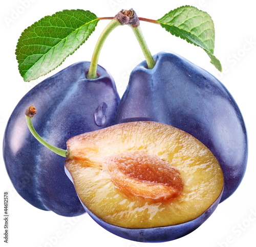 Foto: Plums with a slice and leaf Plums with a slice and leaf