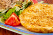 Kartoffelomlett und Thunfischsalat