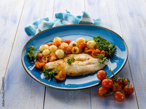 Foto: cod with onions and tomatoes sauce cod with onions and tomatoes sauce
