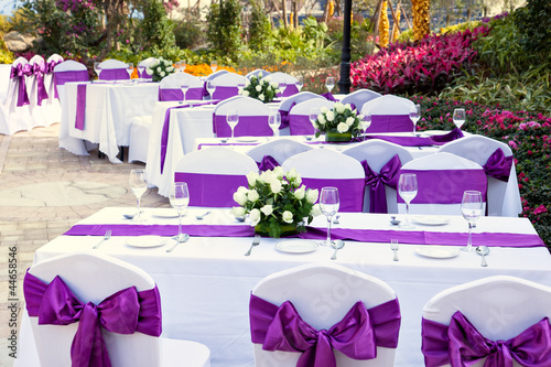 Photo: outdoor tables with served plate and wine glasses outdoor tables with served plate and wine glasses