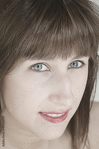 Photo: Portrait einer jungen Frau Portrait einer jungen Frau