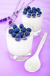 Jogurt mit Heidelbeeren