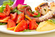 Tintenfisch - Pulpo, mit Tomatensalat und Aioli