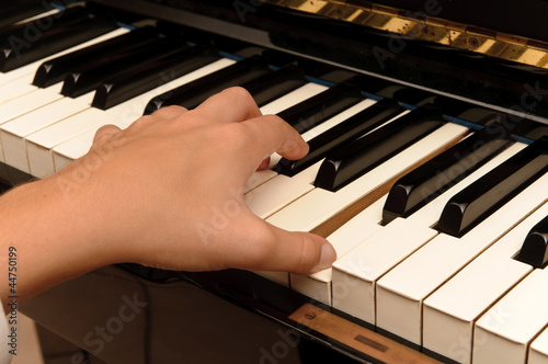 Photo: Mano sul pianoforte Mano sul pianoforte