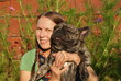 Frau mit Hund Französische Bulldogge, Schönheit, Landleben