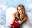 Photo: Frohe Weihnachten: Blonder Engel mit Geschenk Frohe Weihnachten: Blonder Engel mit Geschenk