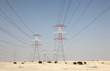 Foto: High voltage towers in the desert of Qatar, Middle East High voltage towers in the desert of Qatar, Middle East