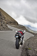 Photo: ballade tourisme en moto sportive route virages de montagne ballade tourisme en moto sportive route virages de montagne