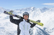 Foto: Portrait of smiling senior man with skis on snowy mountain top Portrait of smiling senior man with skis on snowy mountain top