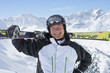 Foto: Portrait of smiling senior man with skis on snowy mountain top Portrait of smiling senior man with skis on snowy mountain top