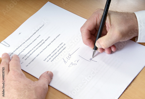 Photo: Unterschrift beim Notar Unterschrift beim Notar
