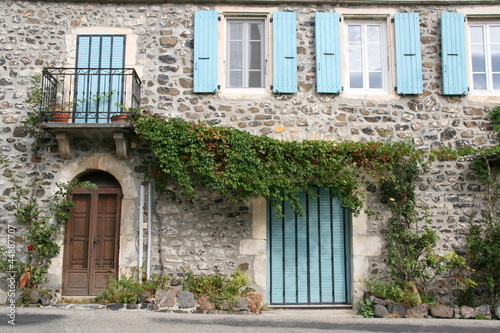 Photo: entrée d'une maison en basalte entrée d'une maison en basalte