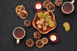Tee trinken im Herbst