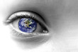 Foto: Oeil noir et blanc et planète terre Oeil noir et blanc et planète terre