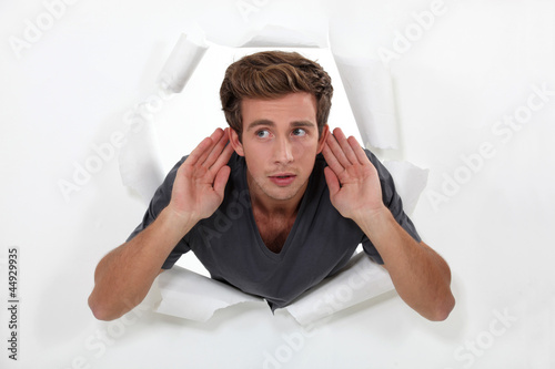 Foto: Young man straining his ears Young man straining his ears