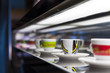 Foto: Cups on a restaurant countertop Cups on a restaurant countertop