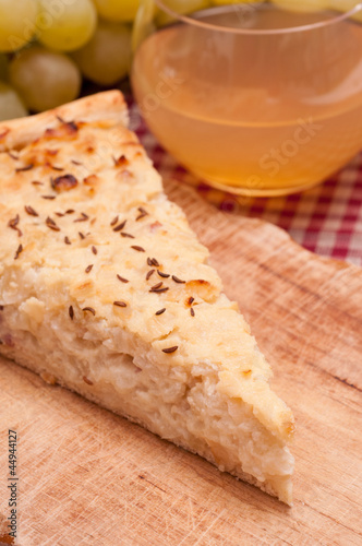 Photo: Zwiebelkuchen mit Federweisser Zwiebelkuchen mit Federweisser