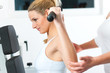 Patientin bei der Physiotherapie