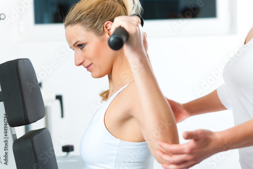 Photo: Patientin bei der Physiotherapie Patientin bei der Physiotherapie