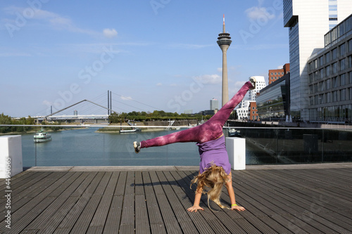 Photo: Radschläger Mädchen Düsseldorf Panorama Radschläger Mädchen Düsseldorf Panorama